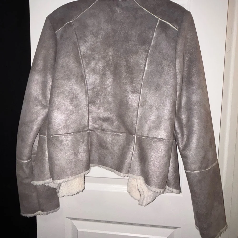 Cache Taupe Jacket with Cream Shearling Lining - Picture 2 of 7